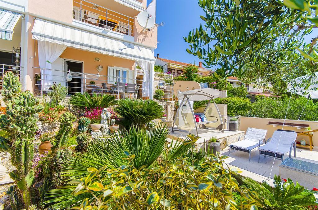 Apartments Nives Trogir Exterior foto