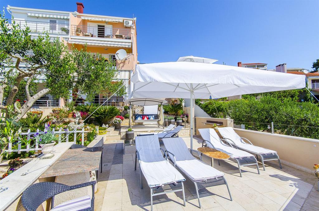 Apartments Nives Trogir Exterior foto