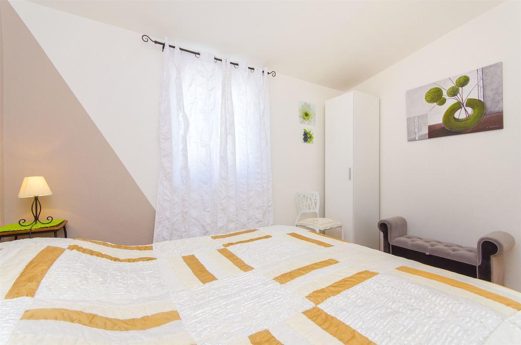 Apartments Nives Trogir Exterior foto