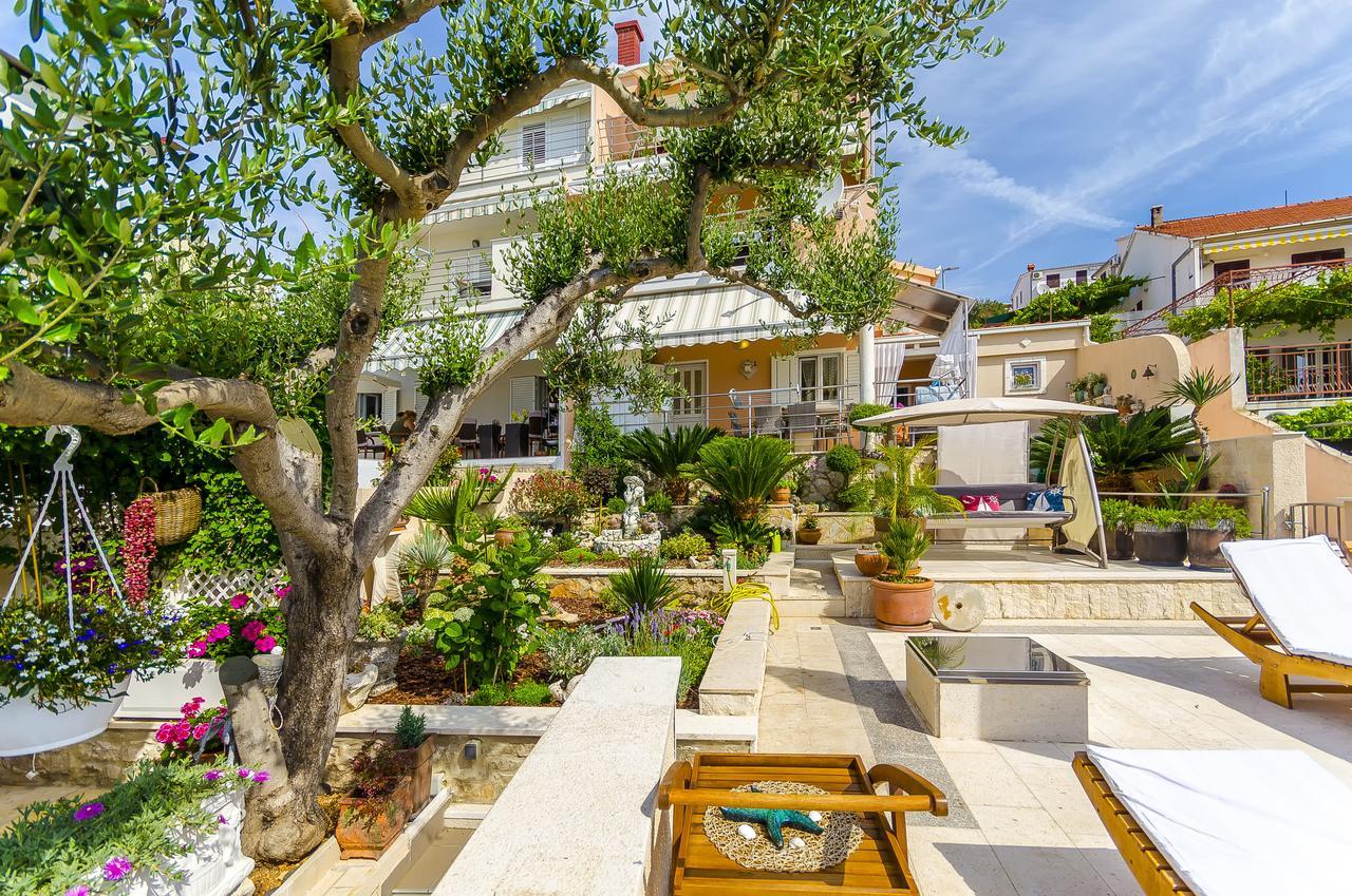 Apartments Nives Trogir Exterior foto